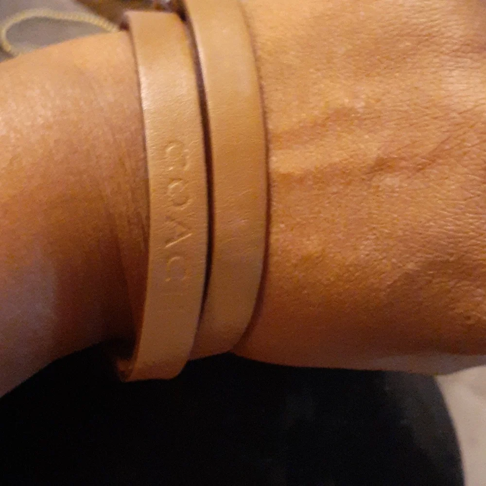 COACH NWOT WRAPPED AROUND LEATHER STRAP BRACELET UNISEX